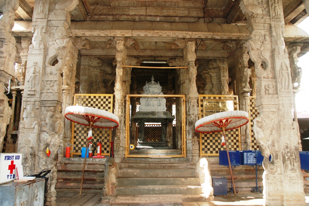 Tirumala Raya mandapam or Anna Unjal Mandapam