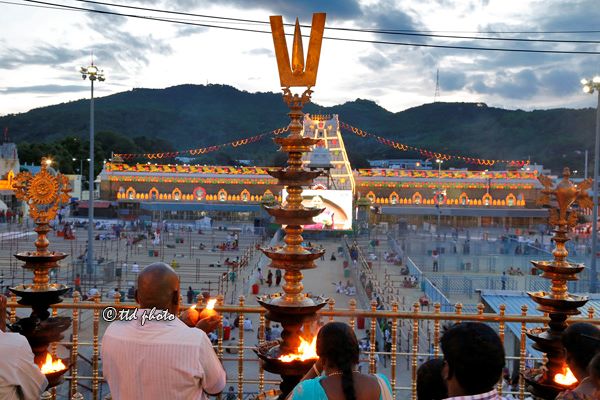 Akhilandam or Garudakambam