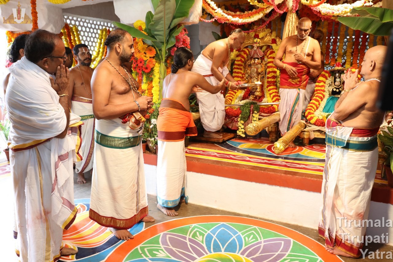 Malayappa Swamy Along with Krishna