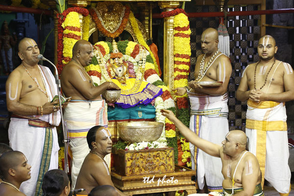 laksha kumkumaarchana - Tiruchanur