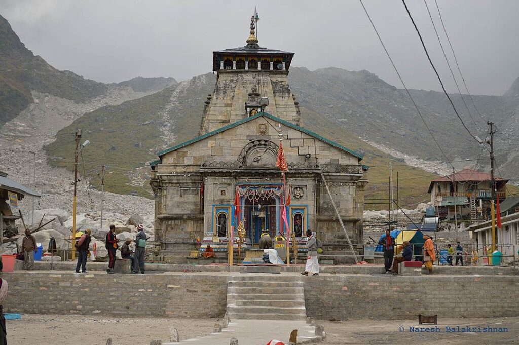 1083px Kedarnath Temple OCT 2014