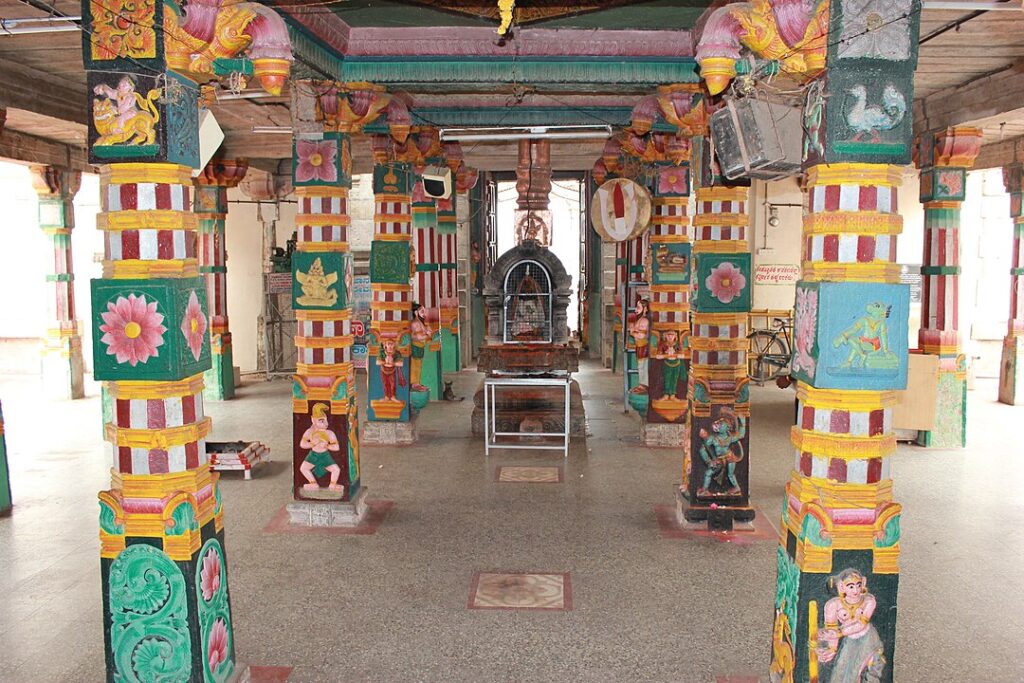 Pillared_entrance_to_mantapa_of_Gunjanarasimhaswamy_temple_at_Tirumakudal_Narasipura