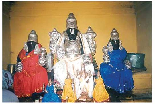 Senkamalavalli Thayar Sametha Sri Neelamegha Perumal - Thanjai Maamani Koil